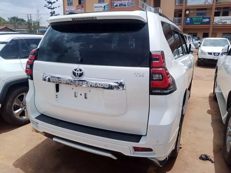 Toyota Landcruiser Prado   - 2017