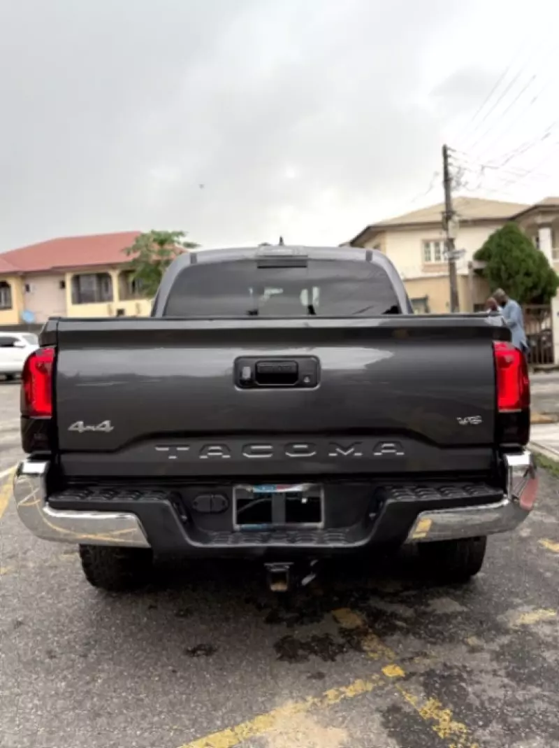 Toyota Tacoma   - 2019