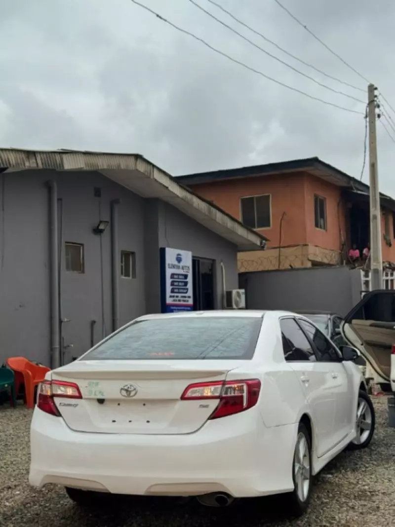 Toyota camry   - 2013