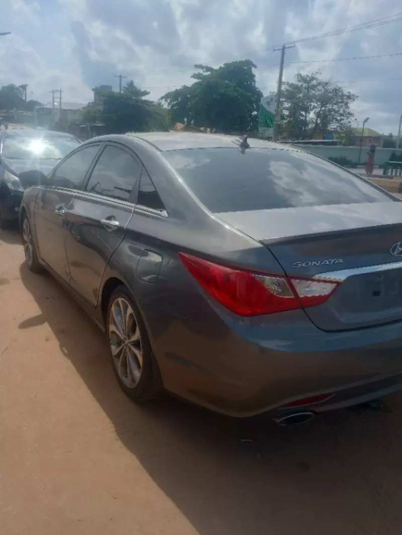 Hyundai Sonata   - 2012