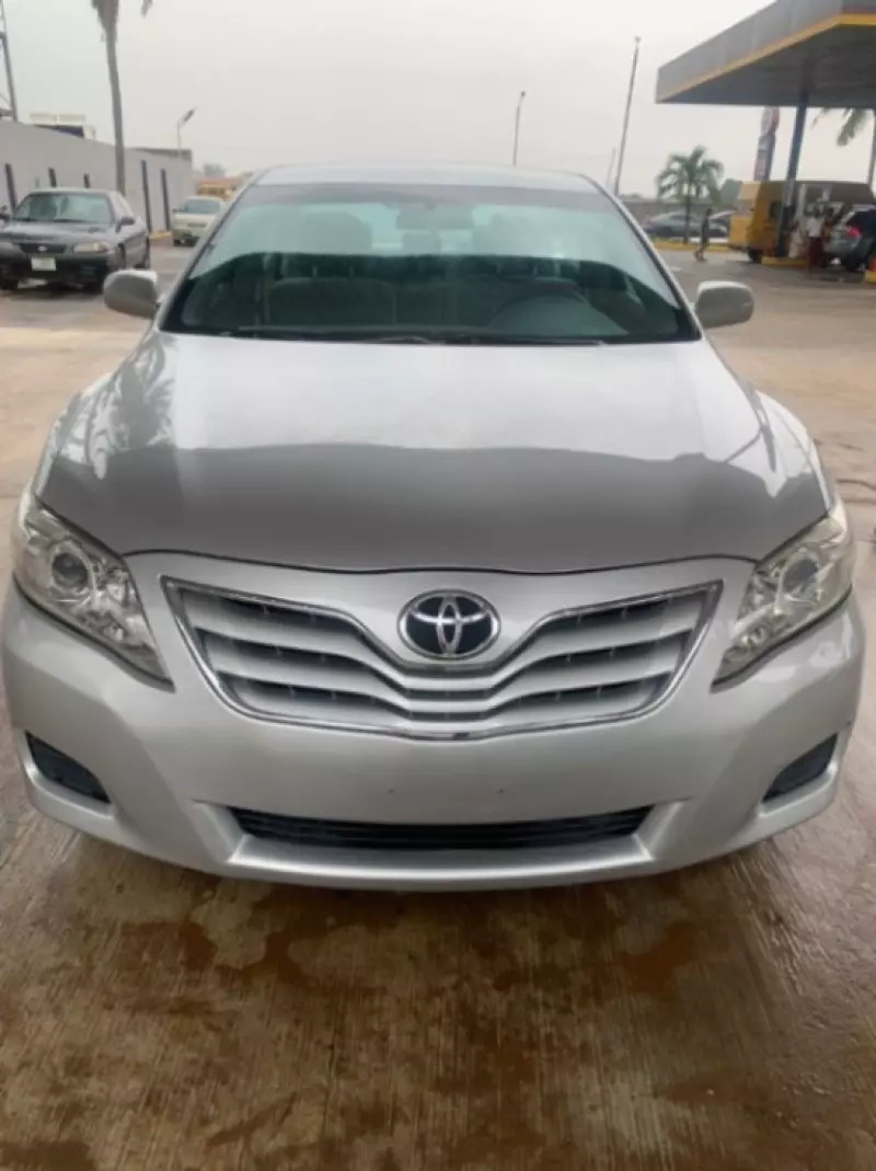 Toyota Camry   - 2011