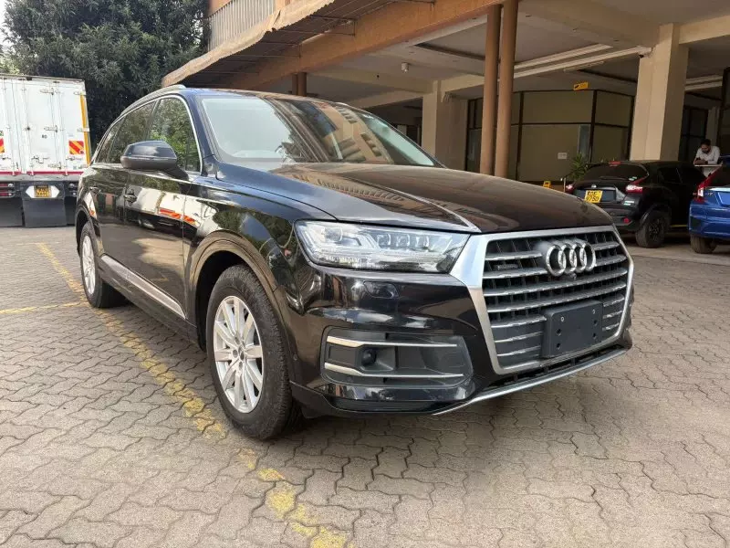 Audi Q7   - 2017