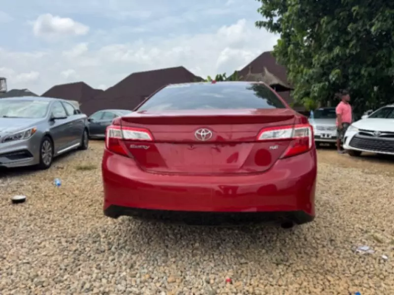 Toyota Camry   - 2016