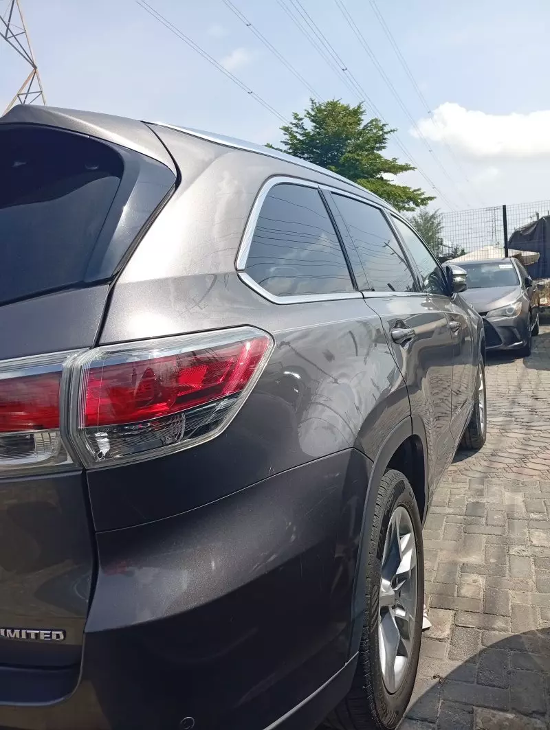 Toyota Highlander   - 2017