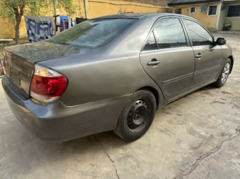 Toyota Camry - 2005