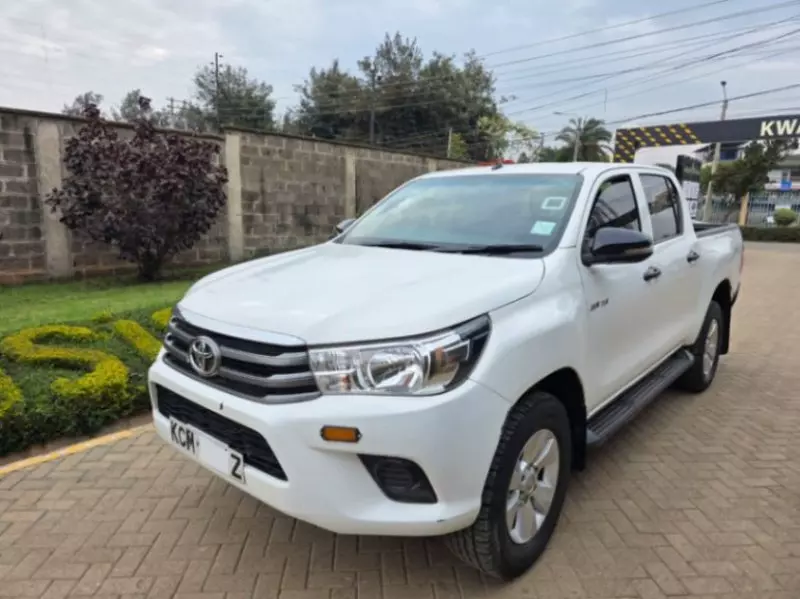 Toyota Hilux   - 2017