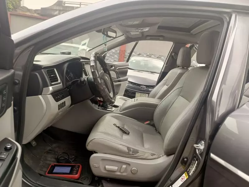 Toyota Highlander   - 2015