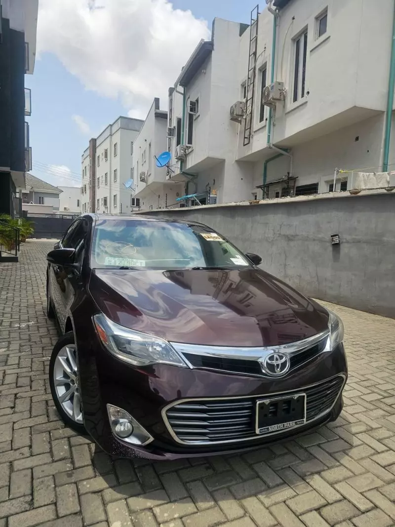 Toyota Avalon   - 2013