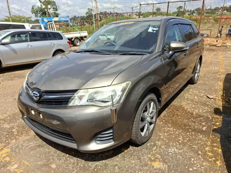 Toyota Fielder    - 2012
