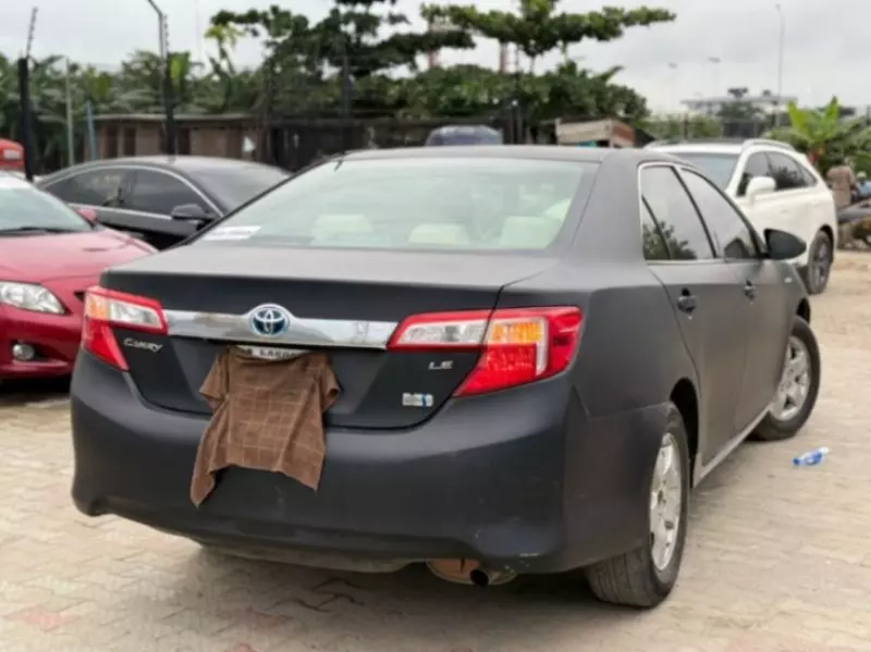 Toyota Camry   - 2012