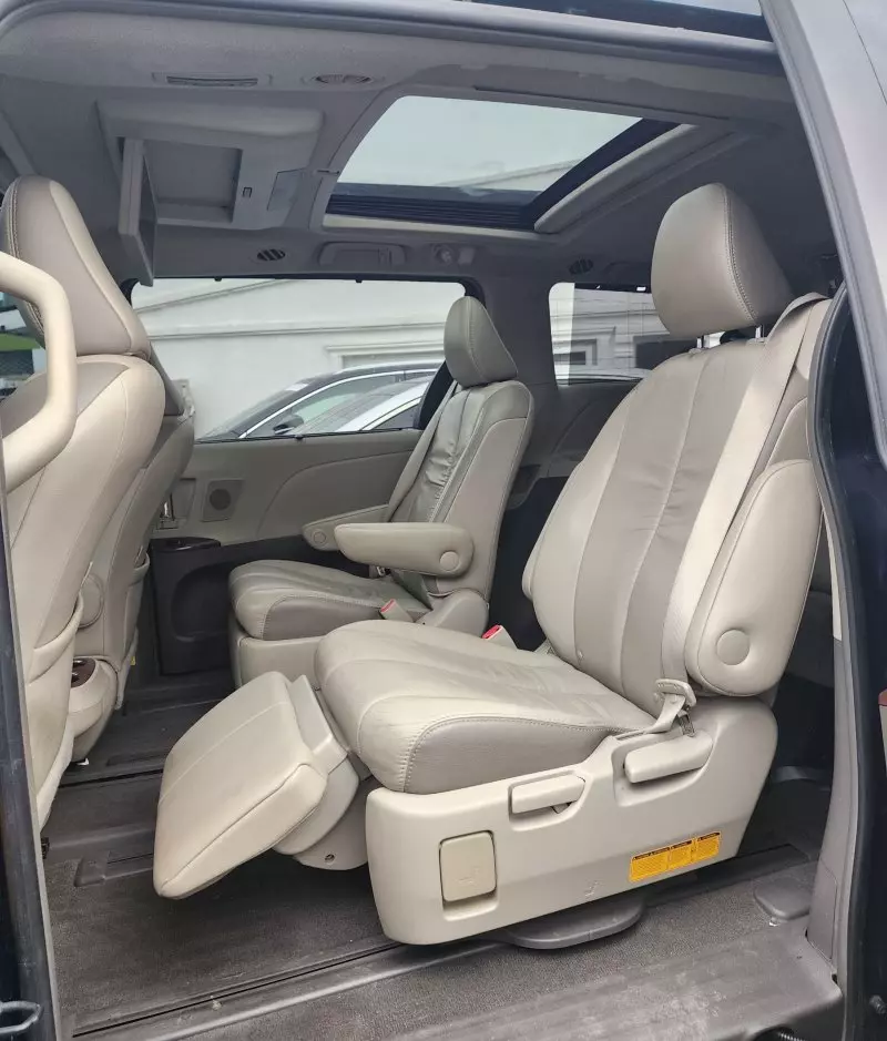 Toyota Sienna   - 2011