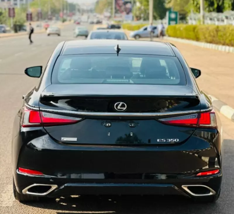 Lexus ES   - 2019