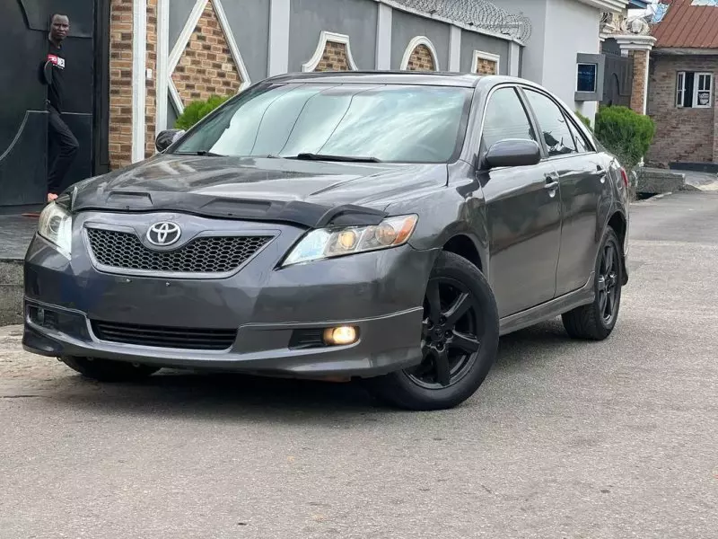 Toyota Camry   - 2009