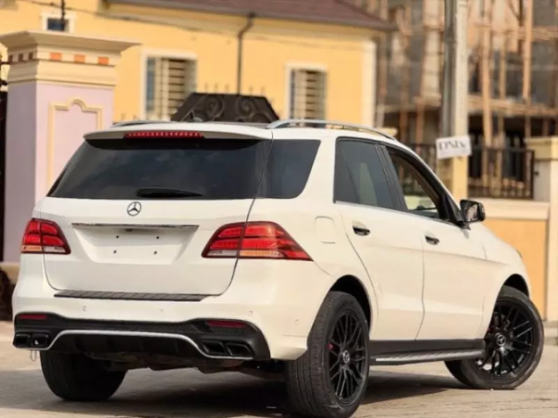 Mercedes-Benz 350   - 2009