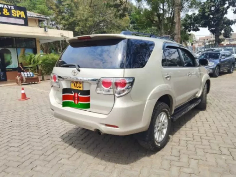 Toyota Fortuner   - 2006