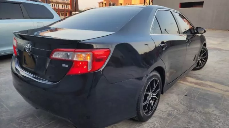 Toyota Camry   - 2012