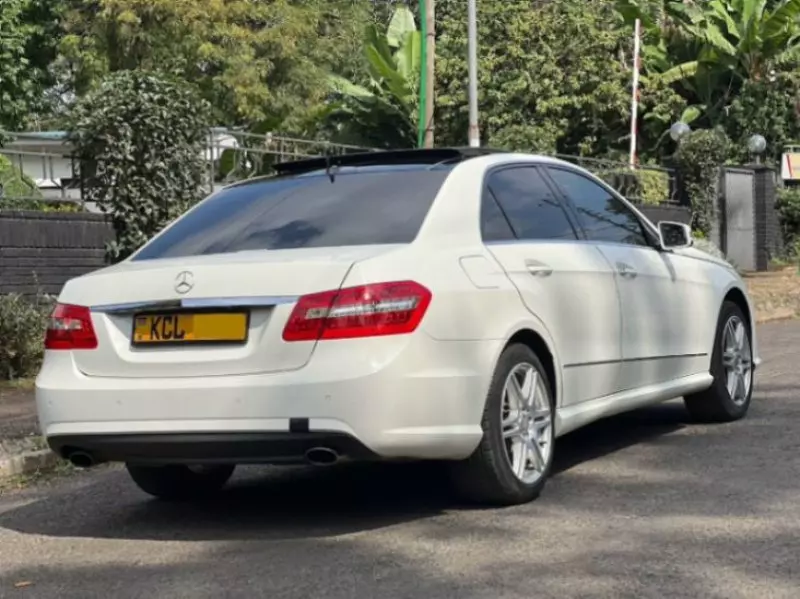 Mercedes-Benz E 250   - 2010