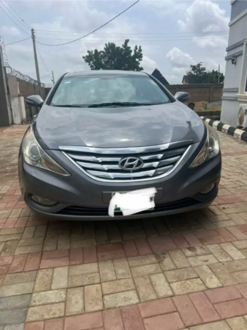 Hyundai Sonata   - 2011