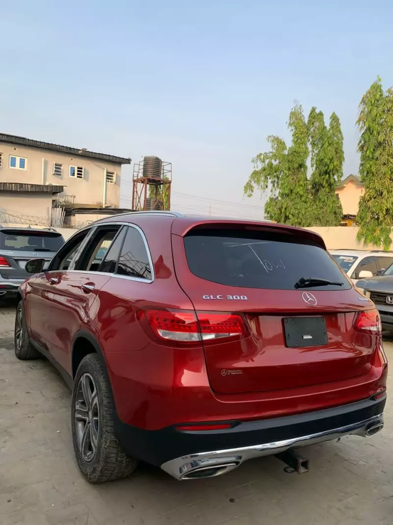 Mercedes-Benz GLC 300   - 2016