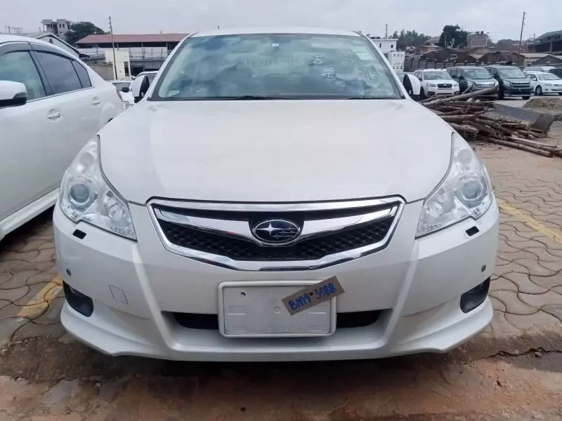 Subaru Legacy   - 2012