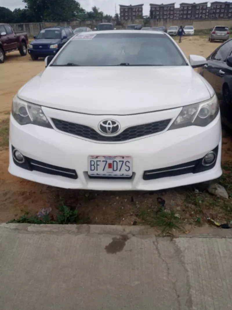 Toyota Camry   - 2013