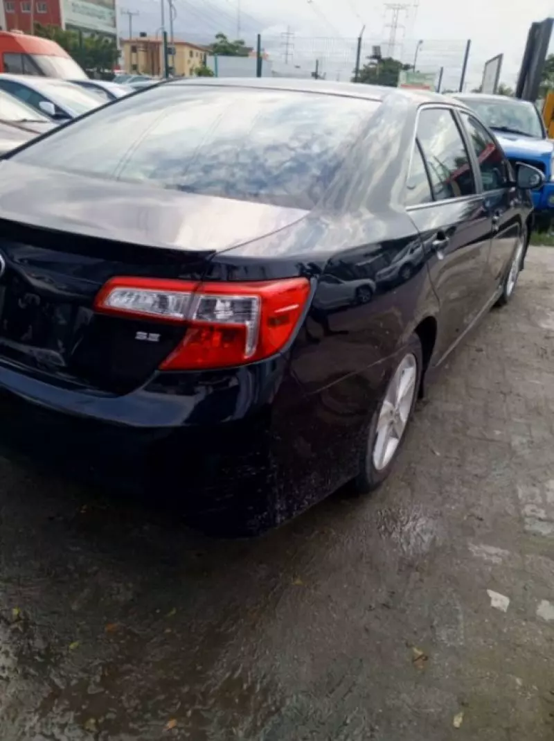 Toyota Camry   - 2012