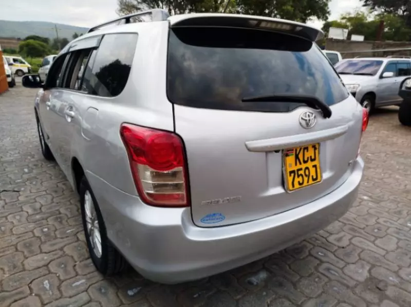 Toyota Fielder    - 2012