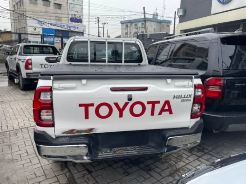 Toyota Hilux   - 2025