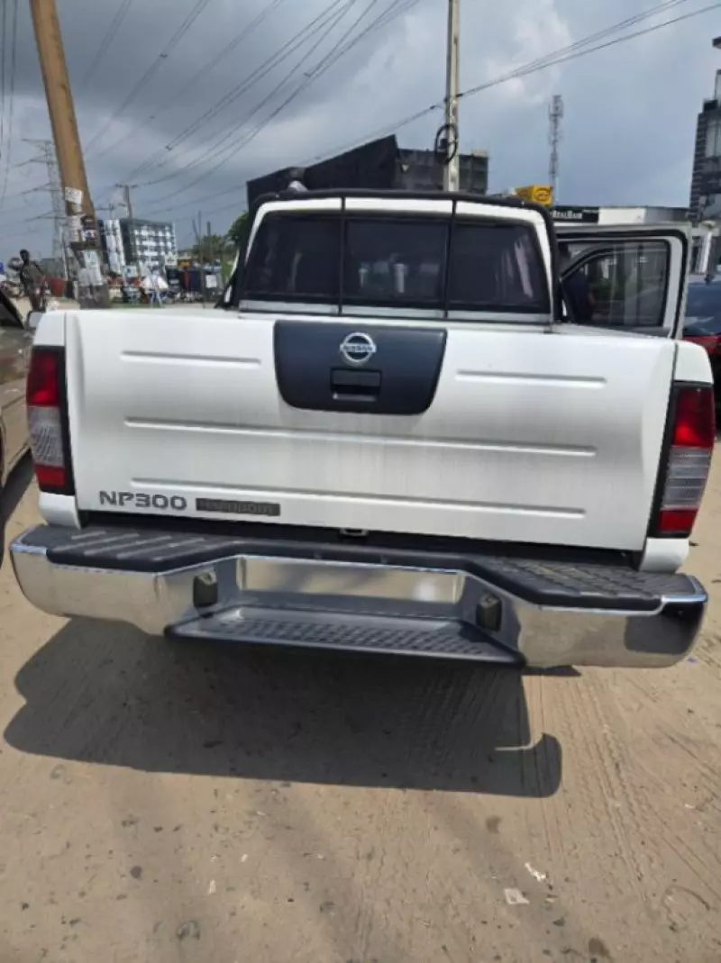 Nissan NP 300