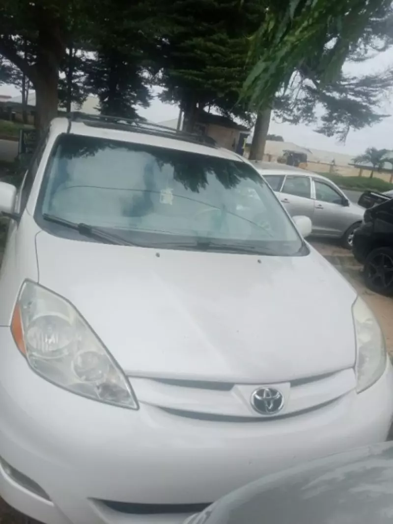 Toyota Sienna   - 2006