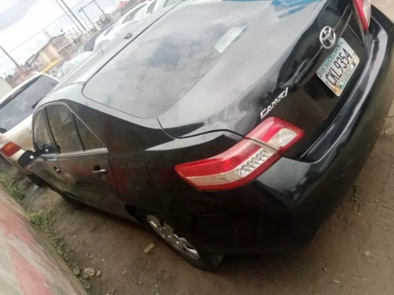 Toyota Camry   - 2011