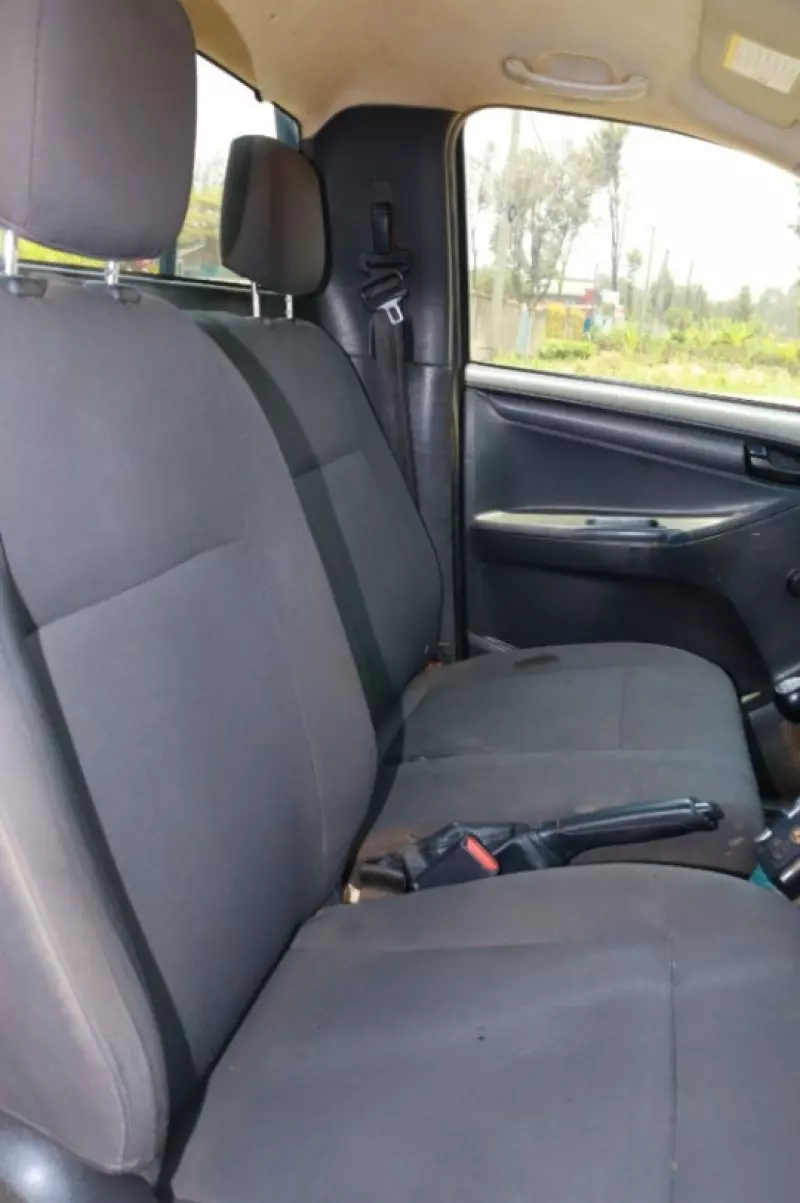 Toyota Hilux    - 2022