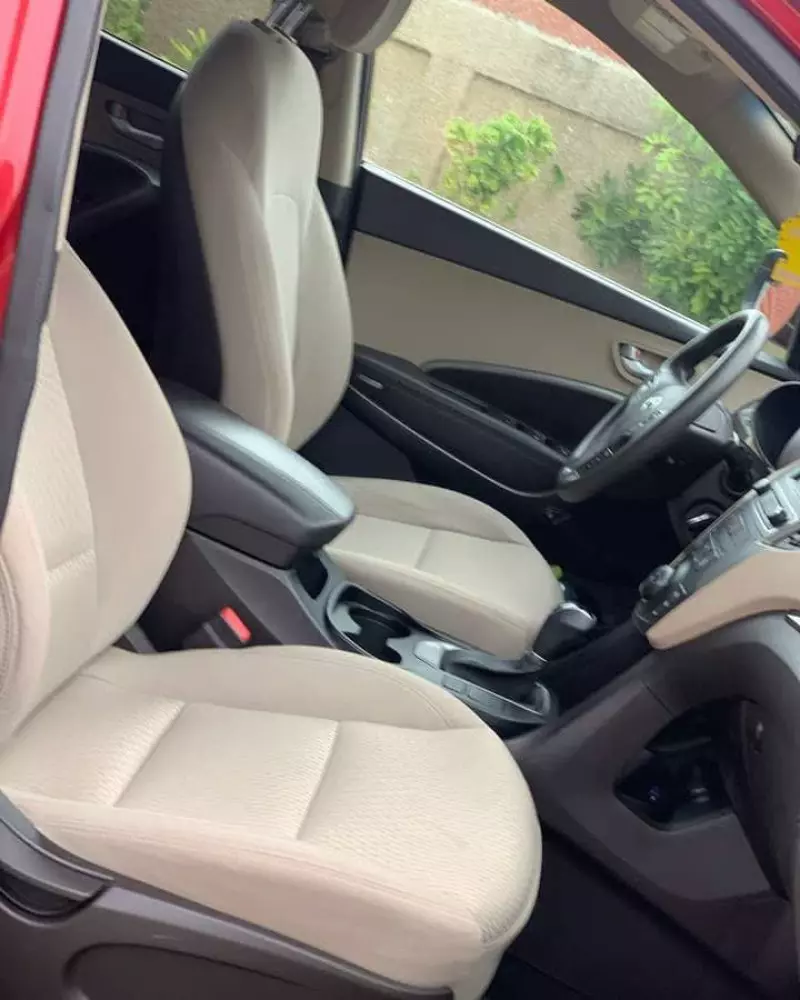 Hyundai Santa Fe   - 2016