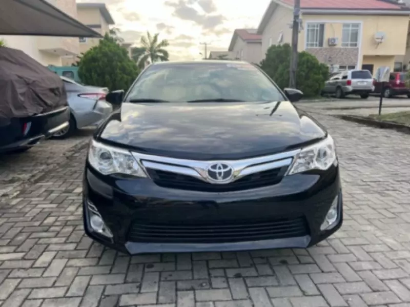 Toyota Camry   - 2010