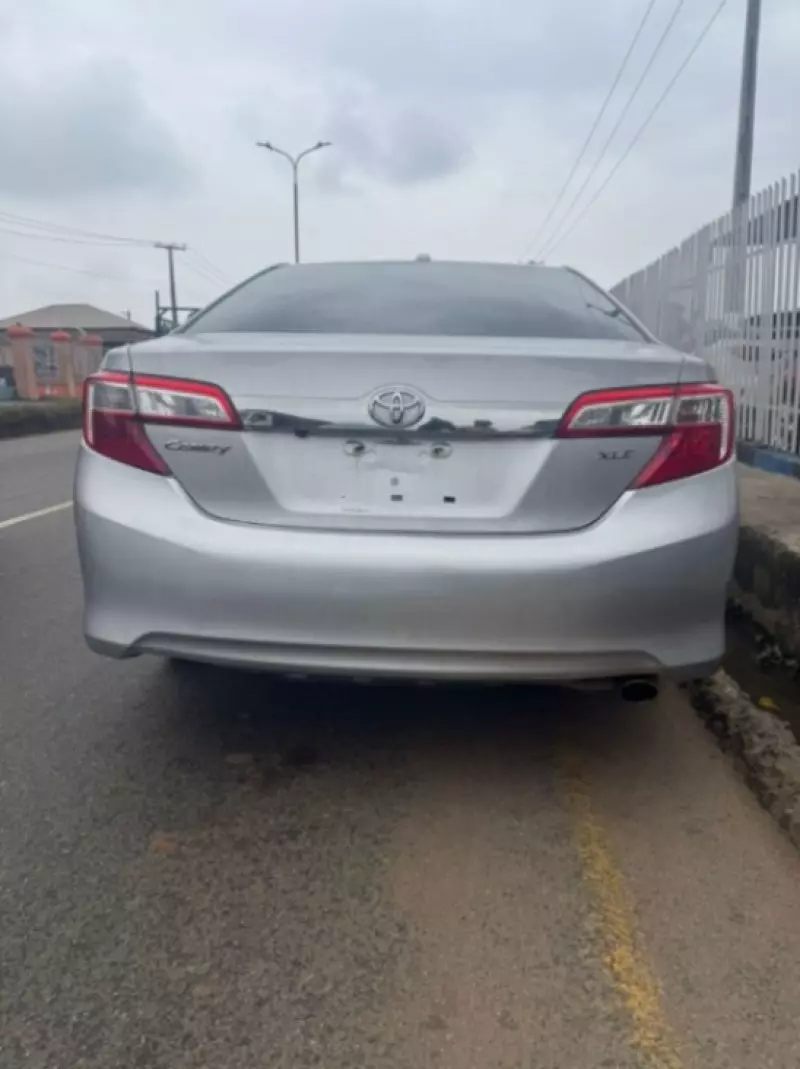 Toyota Camry   - 2012