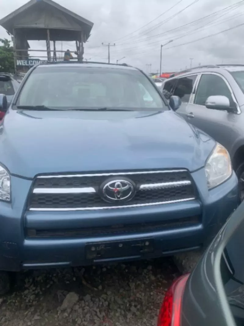 Toyota RAV 4   - 2010