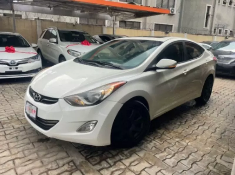 Hyundai Elantra   - 2013
