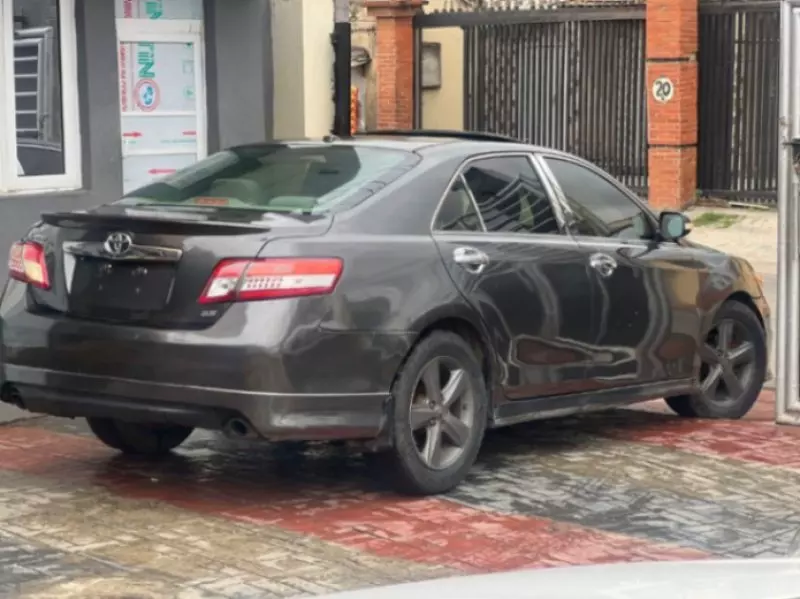 Toyota Camry   - 2011