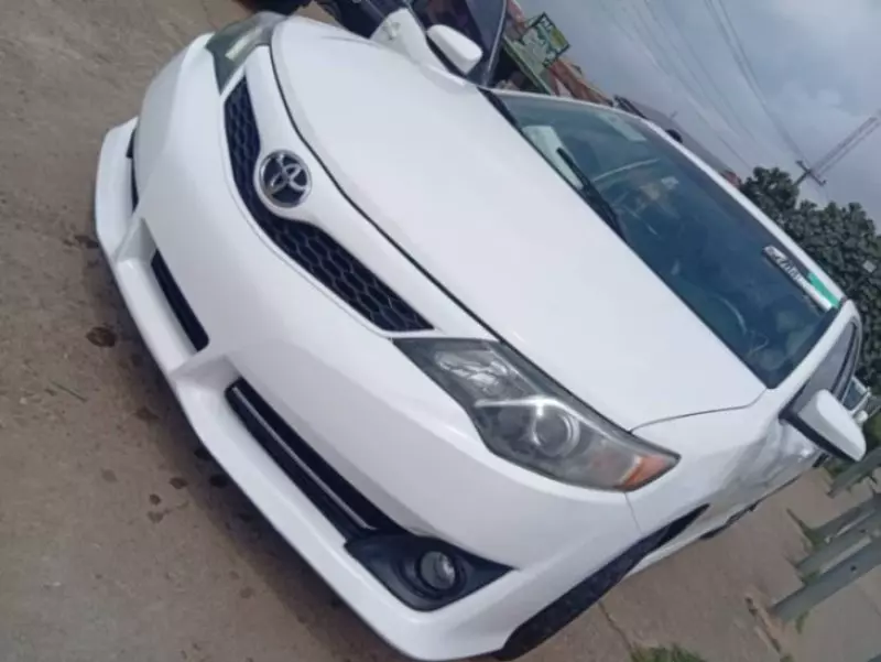 Toyota camry   - 2013