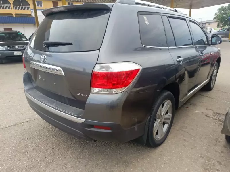 Toyota Highlander   - 2013