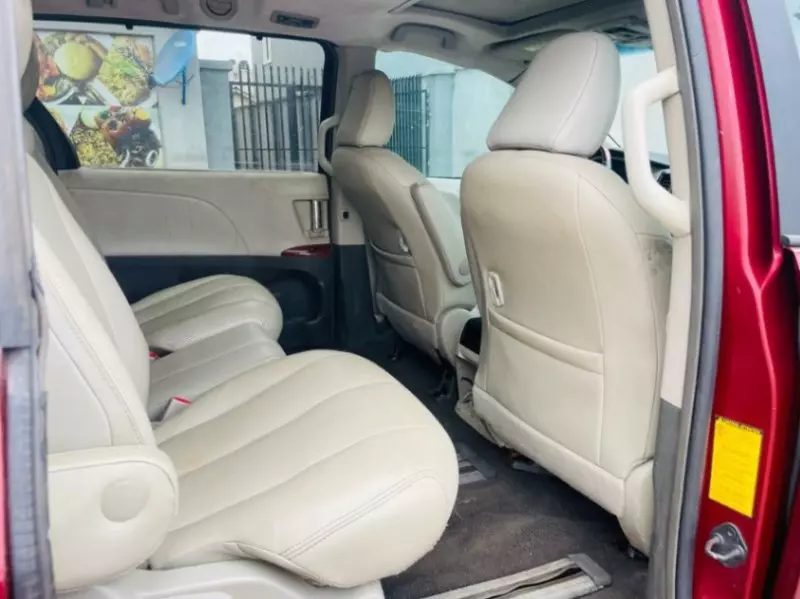 Toyota Sienna   - 2015