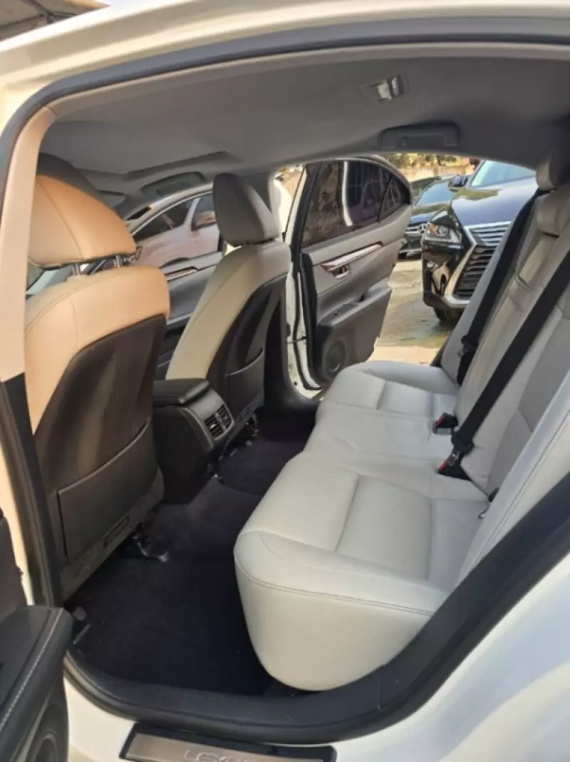 Lexus ES 350   - 2012