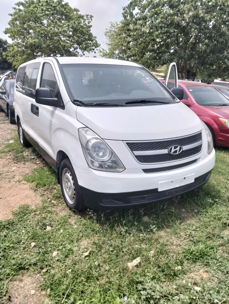 Hyundai H-1   - 2011