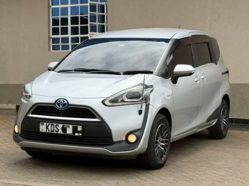Toyota Sienta Hybrid    - 2017