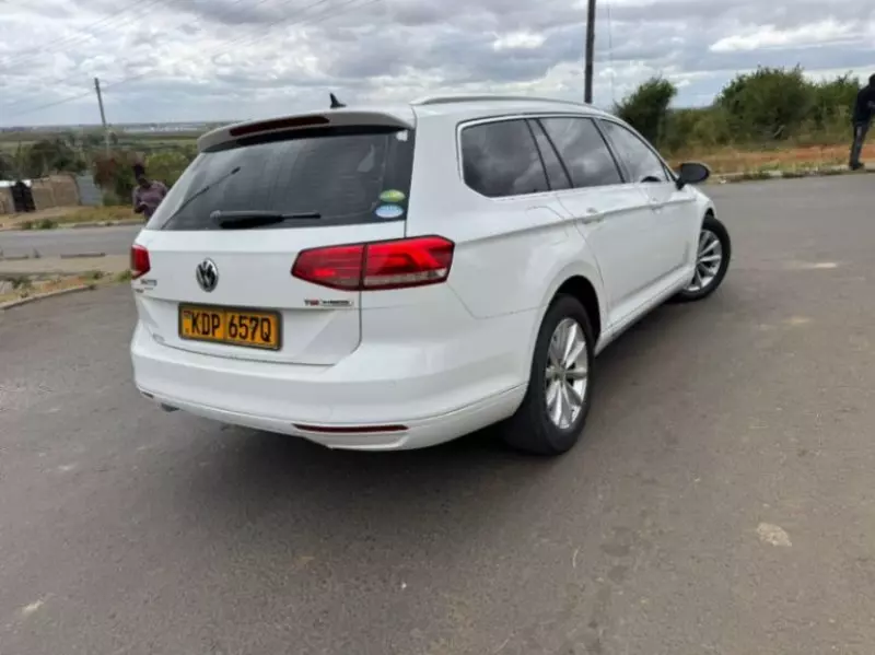 Volkswagen Passat   - 2017