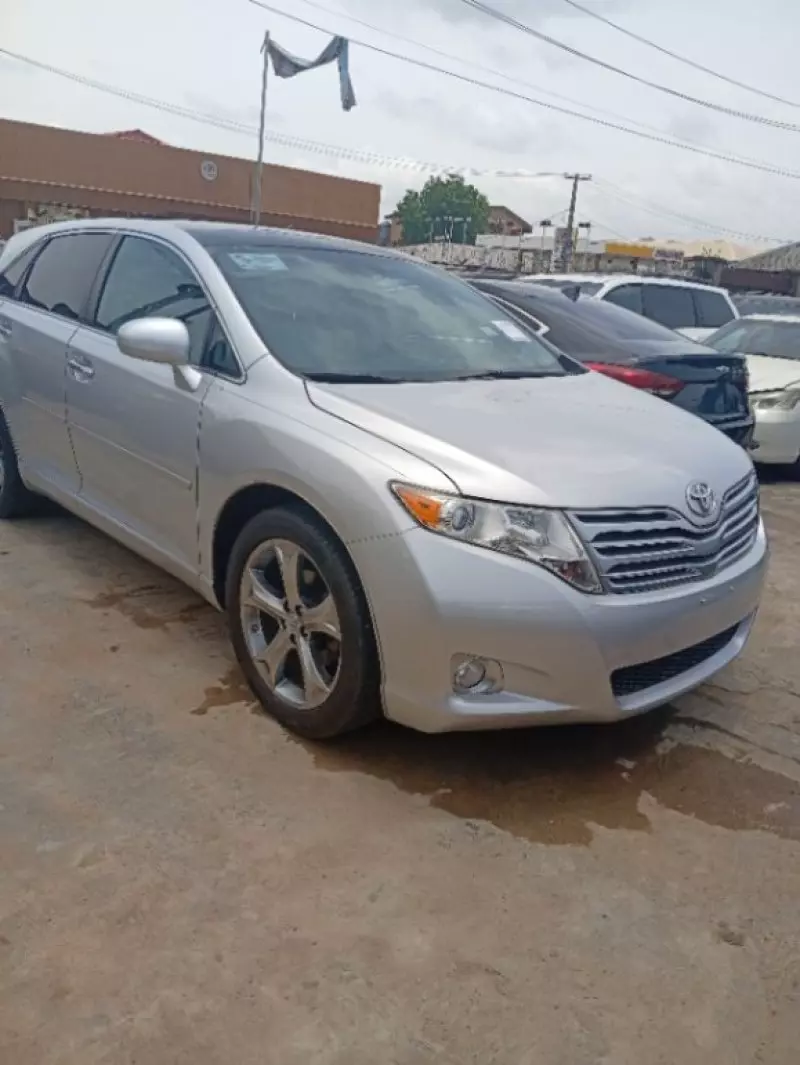 Toyota Venza   - 2011