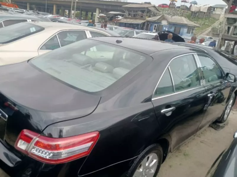 Toyota Camry   - 2011