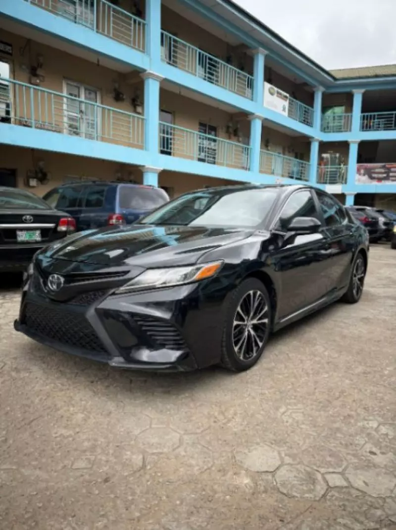Toyota Camry   - 2018