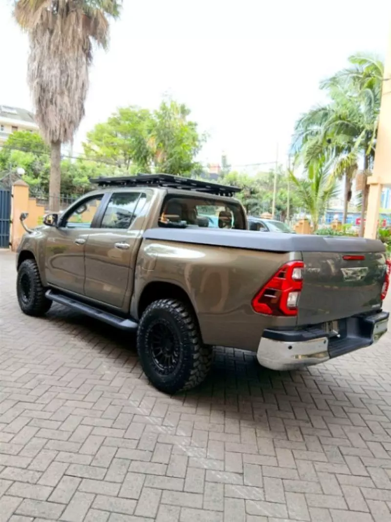 Toyota Hilux   - 2022