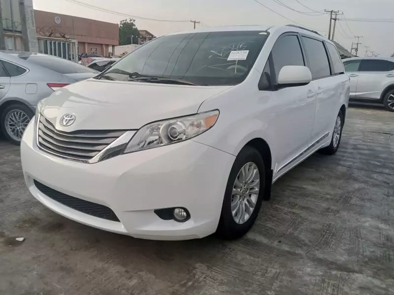 Toyota Sienna   - 2012